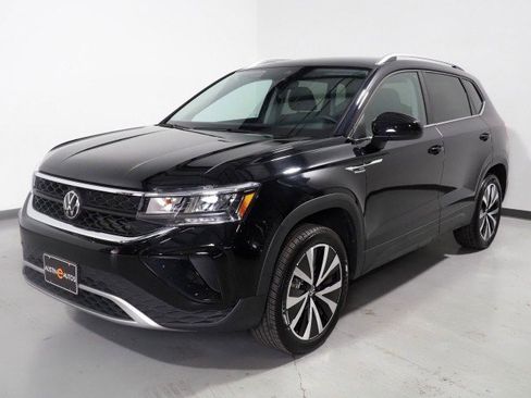 Used 2024 Volkswagen Taos SE image 9