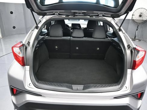 Used 2019 Toyota C-HR XLE FWD image 38