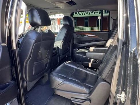 Used 2019 Cadillac Escalade ESV Luxury RWD image 9
