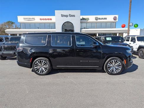 Used 2022 Jeep Grand Wagoneer Series III image 4