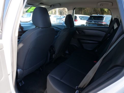 Used 2024 Nissan Rogue S image 15