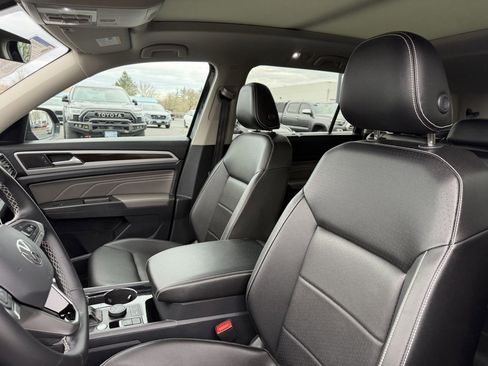 Used 2023 Volkswagen Atlas SE image 16