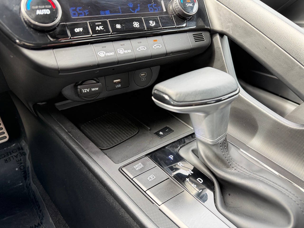 Used 2025 Hyundai Elantra Sport FWD image 19