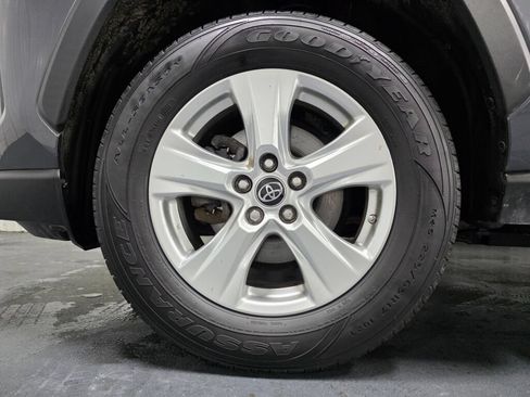 Used 2021 Toyota RAV4 LE AWD/4WD image 6