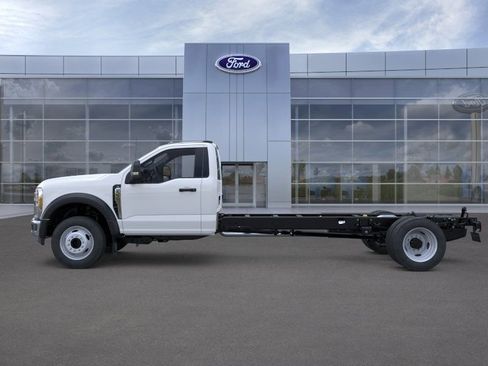 New 2026 Ford F550 2WD Regular Cab Super Duty image 3