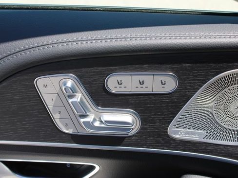 Used 2025 Mercedes-Benz GLS 580 4MATIC image 17