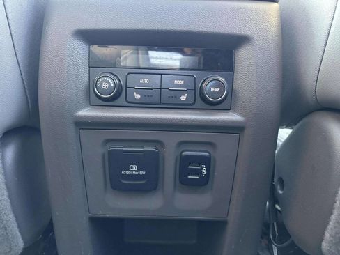 Used 2018 Chevrolet Traverse Premier image 38