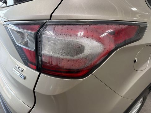 Used 2017 Ford Escape SE w/ SE Cold Weather Package AWD/4WD image 7