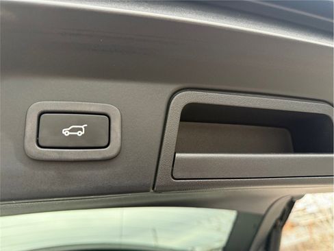 Used 2018 Land Rover Range Rover Velar R-Dynamic HSE image 42