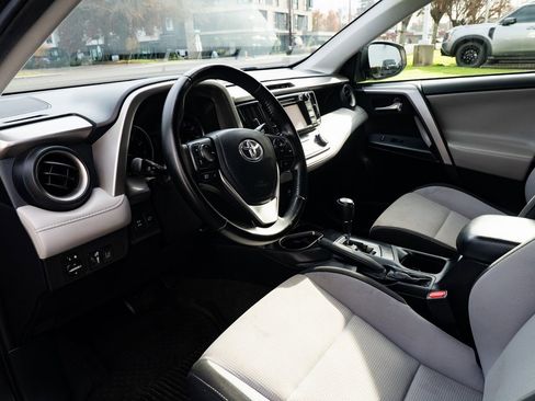 Used 2018 Toyota RAV4 XLE image 19