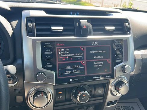 Used 2020 Toyota 4Runner SR5 Premium w/ Moonroof Package AWD/4WD image 18