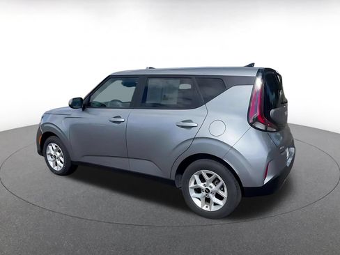 Used 2025 Kia Soul LX w/ LX Technology Package FWD image 10