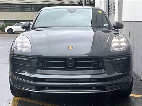 Certified 2023 Porsche Macan AWD/4WD image 8