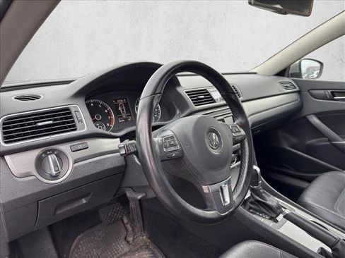 Used 2014 Volkswagen Passat 1.8T SE image 10