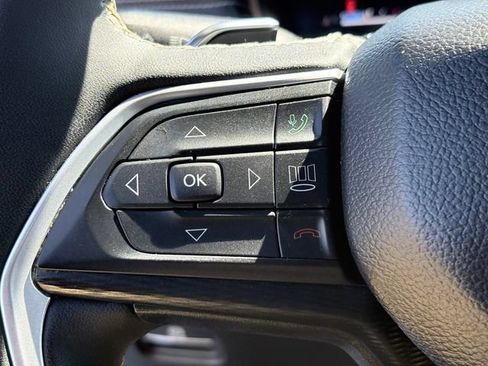 Used 2023 Jeep Grand Cherokee Altitude AWD/4WD image 13