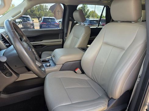 Used 2019 Ford Expedition XLT w/ Equipment Group 202A AWD/4WD image 13
