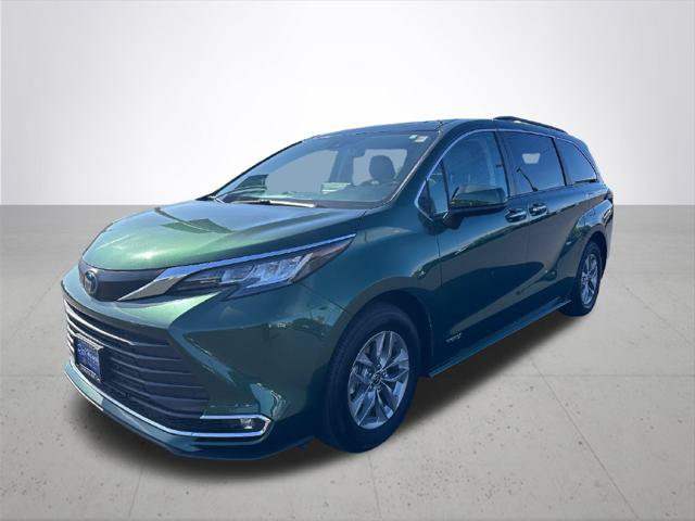 Certified 2021 Toyota Sienna XLE FWD image 2