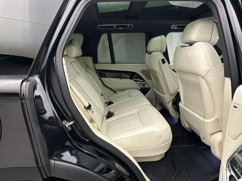 Used 2024 Land Rover Range Rover SE image 12