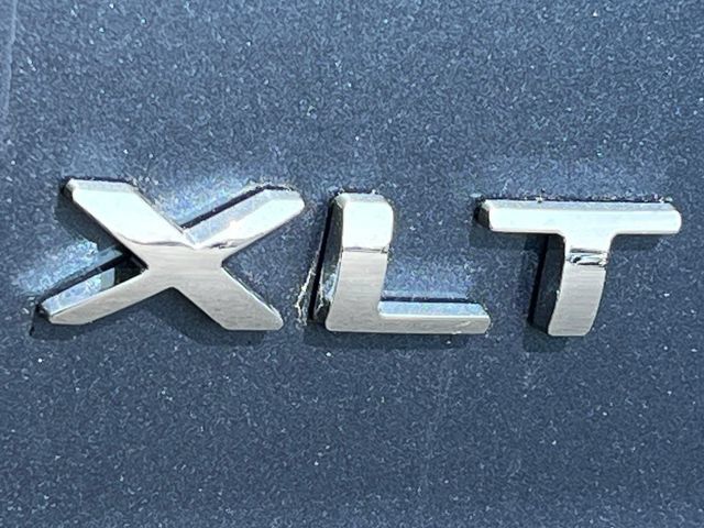 Used 2018 Ford Explorer XLT w/ Equipment Group 202A AWD/4WD image 9