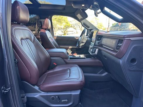Used 2024 Ford Expedition Limited image 41