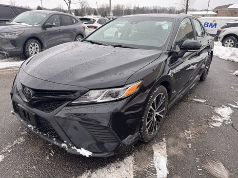 Used 2018 Toyota Camry SE image 1