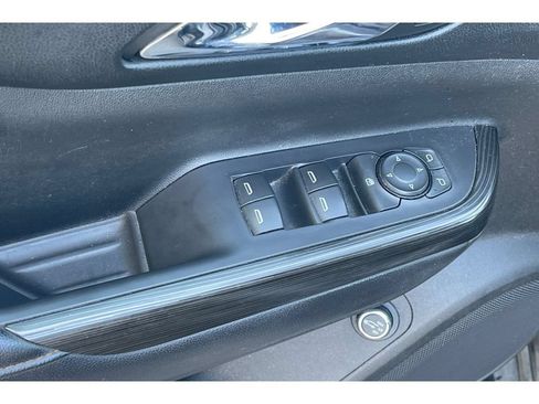 Used 2017 GMC Acadia SLE w/ Driver Alert Package I AWD/4WD image 13