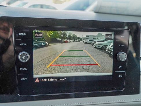 New 2026 Volkswagen Taos SE image 10