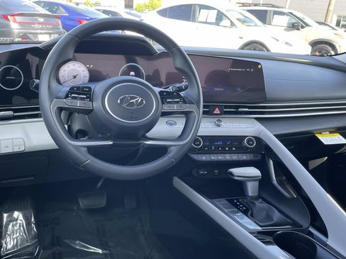 Certified 2023 Hyundai Elantra Limited image 6