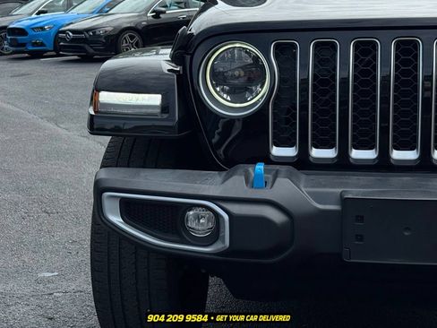 Used 2023 Jeep Wrangler Unlimited Sahara AWD/4WD image 12