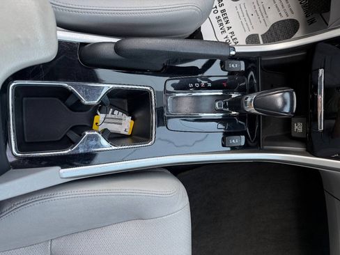 Used 2017 Honda Accord Touring image 12