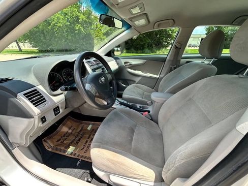 Used 2013 Toyota Corolla LE FWD image 12