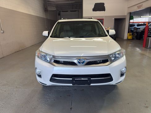 Used 2013 Toyota Highlander Limited AWD/4WD image 2