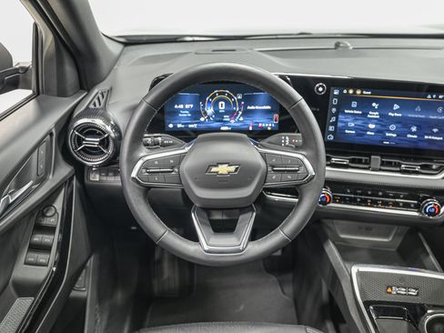 Used 2025 Chevrolet Equinox LT w/ Convenience Package II image 17