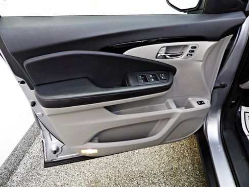 Used 2019 Honda Pilot Touring image 7