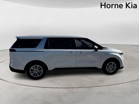 Certified 2024 Kia Carnival LX image 3
