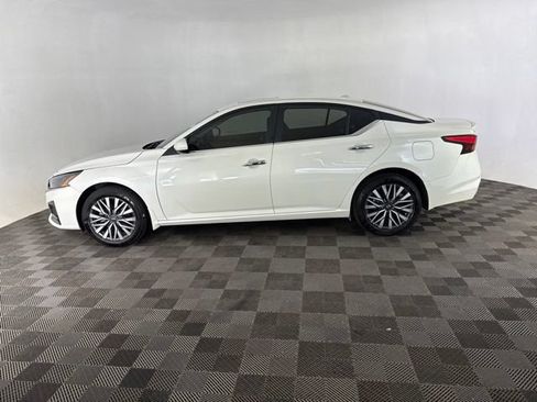Used 2025 Nissan Altima 2.5 SV w/ SV Premium Package AWD/4WD image 8