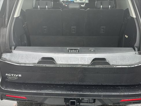 Used 2025 Ford Expedition Active image 30