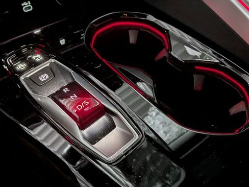 Used 2025 Audi Q5 Premium w/ Convenience Package image 3