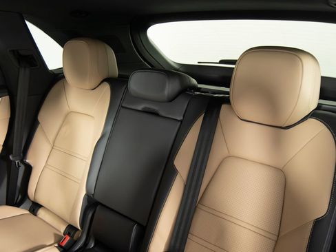 New 2026 Porsche Cayenne image 37