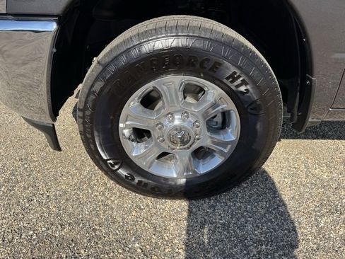 Used 2025 RAM 2500 Big Horn w/ Bed Convenience Group image 9