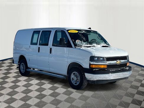 Used 2024 Chevrolet Express 2500 w/ Driver Convenience Package image 6
