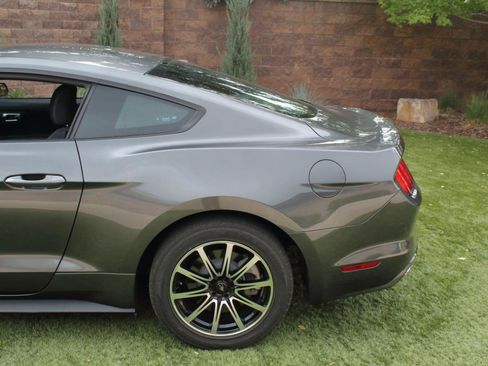 Used 2017 Ford Mustang Coupe RWD image 37