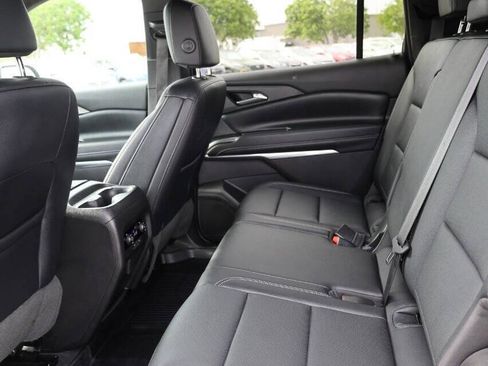 Used 2025 Chevrolet Traverse LT w/ Midnight/Sport Edition AWD/4WD image 18