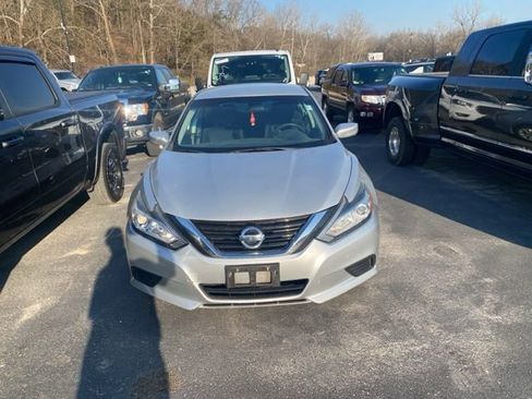 Used 2017 Nissan Altima 2.5 S w/ Power Driver Seat Package image 3