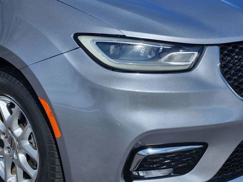 Used 2021 Chrysler Pacifica Touring-L image 27