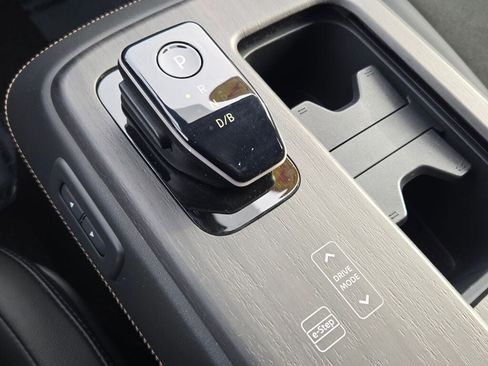 Used 2023 Nissan Ariya AWD image 29