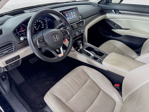 Used 2018 Honda Accord Touring image 9