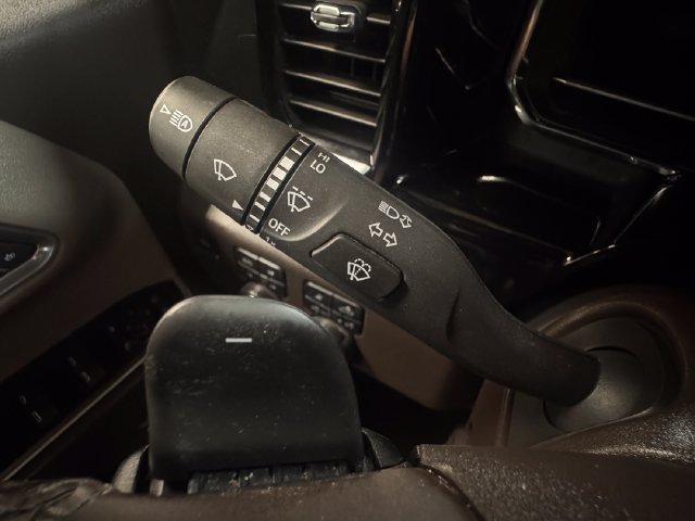 Used 2025 Chevrolet Silverado 1500 LTZ AWD/4WD image 25