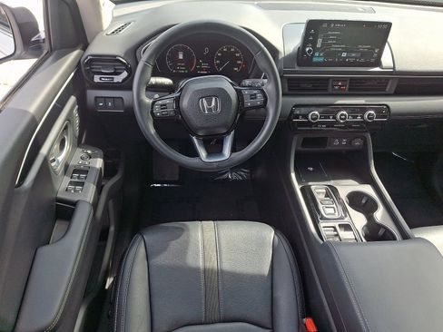 Used 2023 Honda Pilot Touring image 12