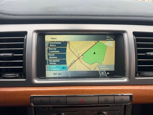 Used 2010 Jaguar XF Luxury image 17